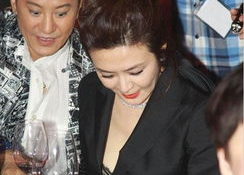 男明星揉胸女明星